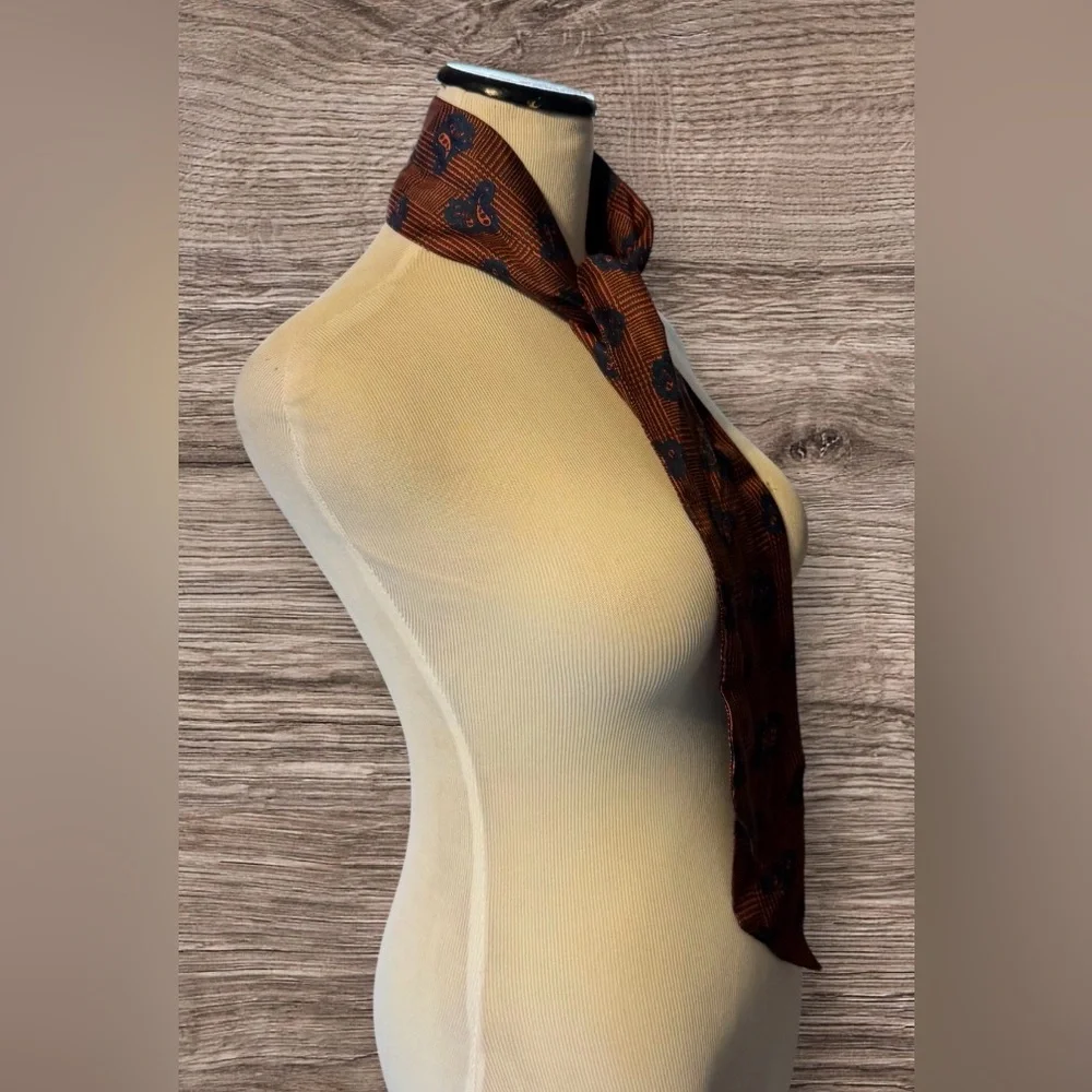 EUC Vintage Silk Ginnie Johansen Inc Ascot/Scarf Men or women